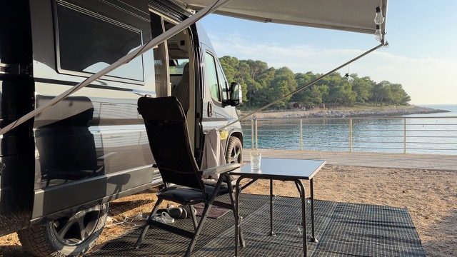 Wohnmobilstellplatz am Wasser
